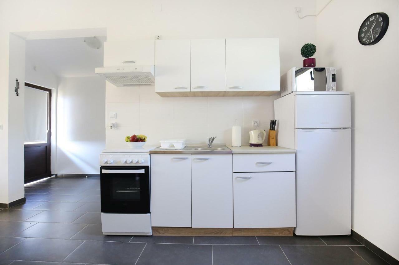 House On The Beach Tin Privlaka  Bagian luar foto
