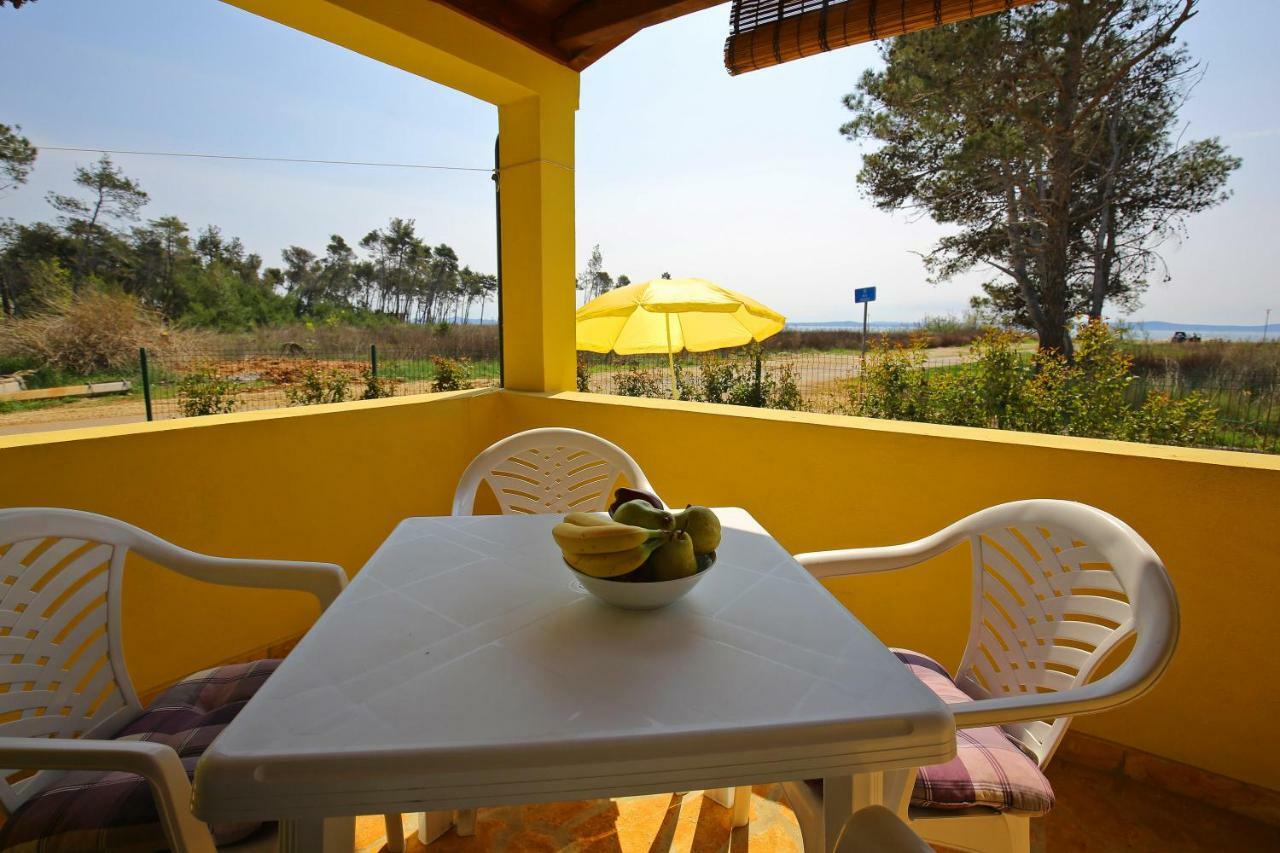 House On The Beach Tin Privlaka  Bagian luar foto