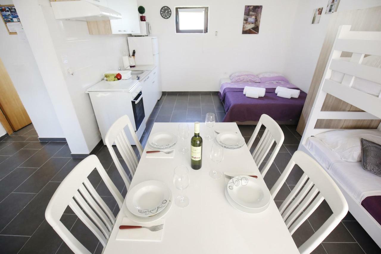 House On The Beach Tin Privlaka  Bagian luar foto