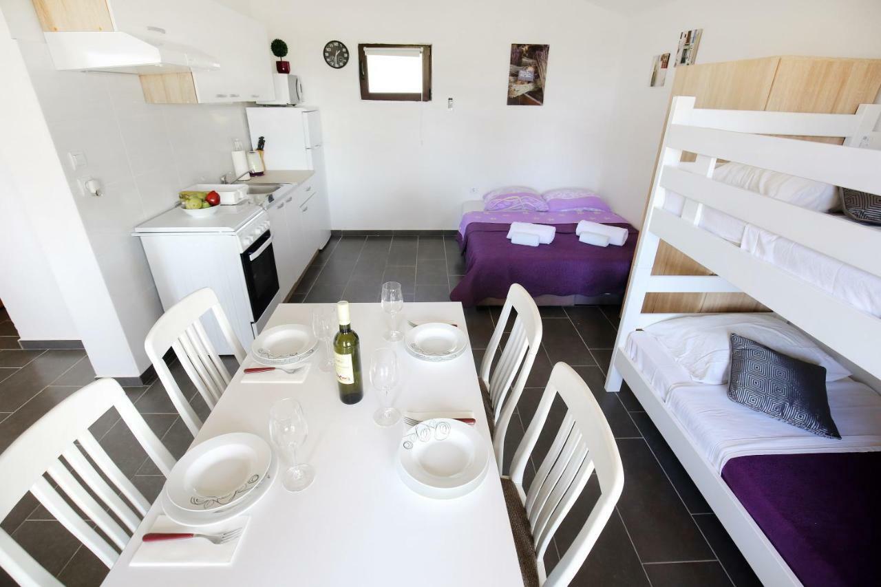 House On The Beach Tin Privlaka  Bagian luar foto